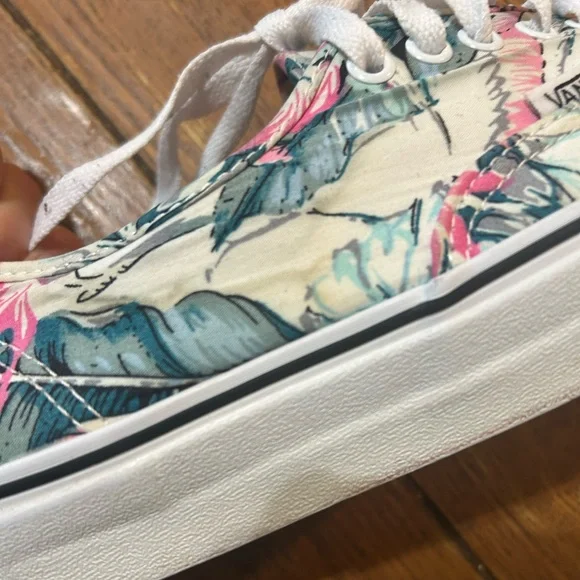Vans Womens Size 9.5 Hawaiian Tropical White Floral Print Low Top Shoes - Picture 7 of 9